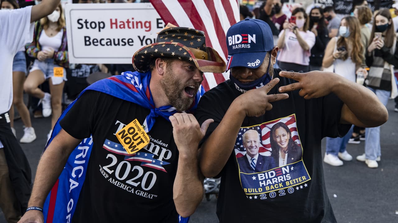 Trump no tenía ventaja el 4 de noviembre en seis estados decisivos "que eran controlados por los demócratas" como corre en las redes sociales