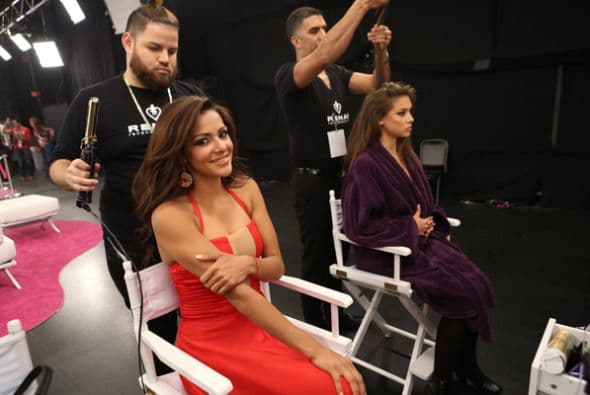 Te llevamos detrás de cámaras de esta semifinal donde hasta las eliminadas resucitaron. ¿Quién será la próxima Nuestra Belleza Latina?