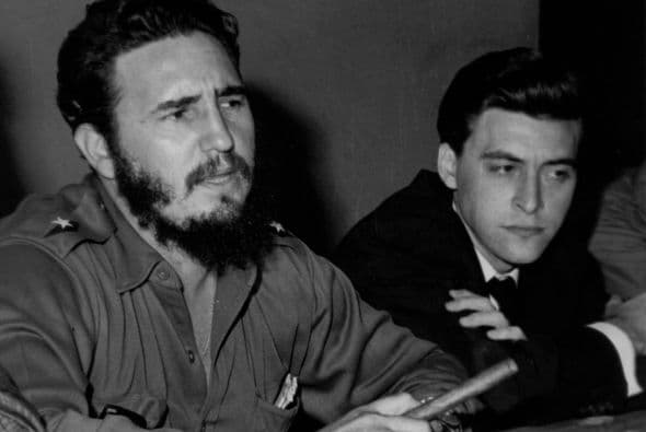 Castro pasó el día entero con Daniel, conversando sobre una enorme cantidad de banalidades, salvo cuando alrededor de las tres de la tarde (debido a la diferencia horaria), llegó la noticia de la muerte de Kennedy. Aquí en la foto, Castro con Jorge Masetti, líder guerrillero argentino que fundó Prensa Latina.