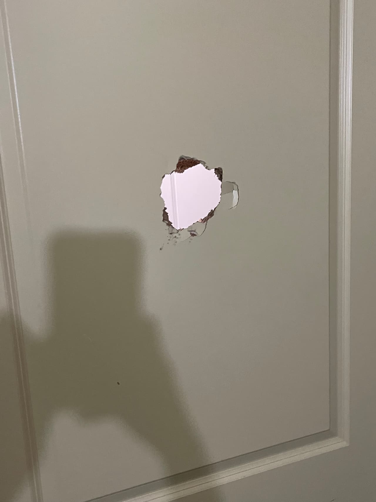 Así lucía una de las puertas del establecimiento.