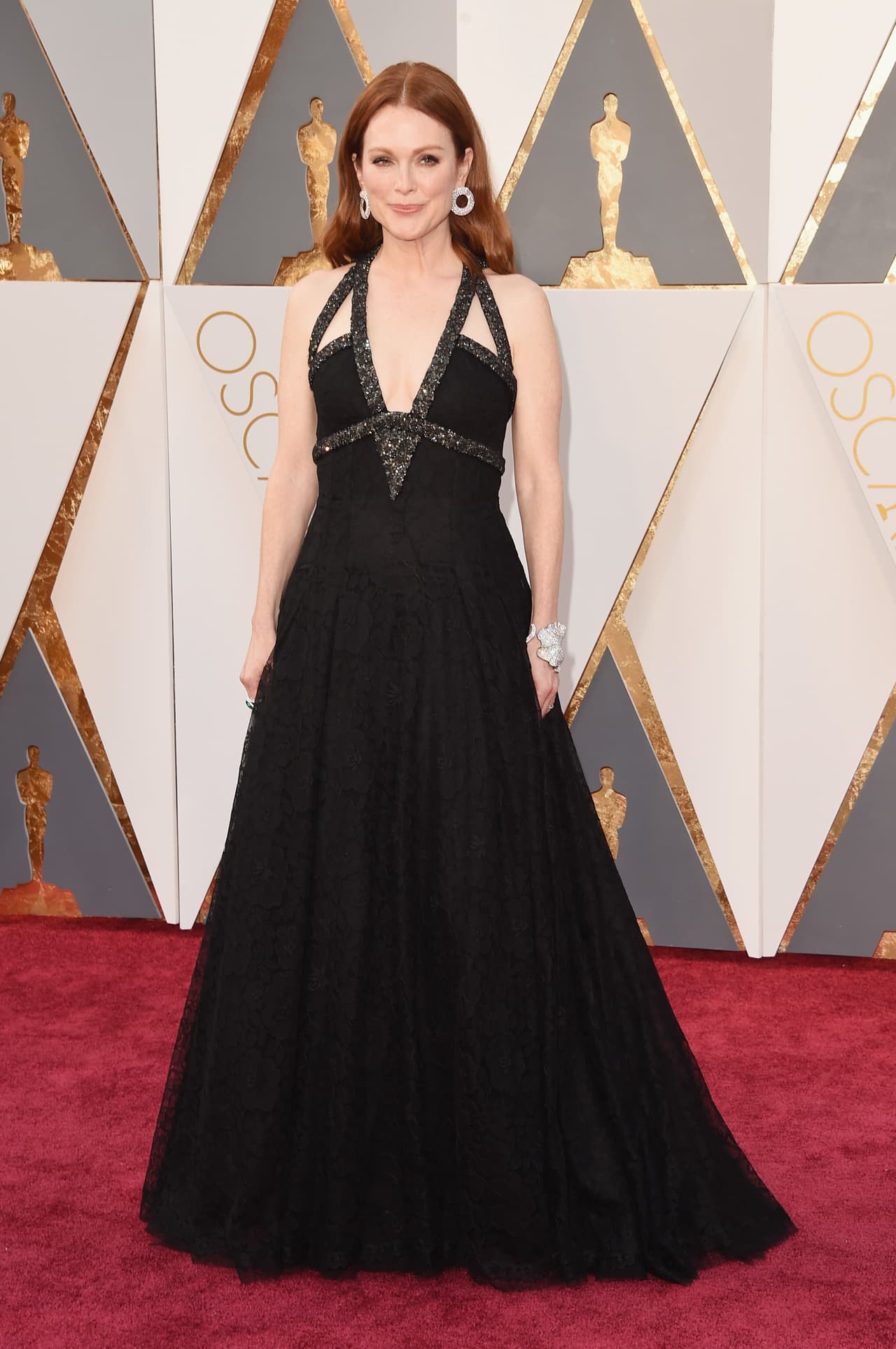 Julianne Moore elegante y provocativa.