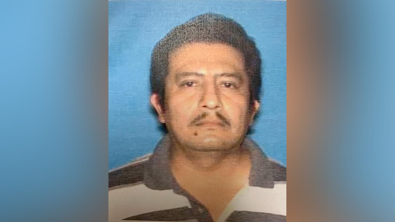 Hallan a mujer encadenada a una cama y a otra muerta en un automóvil calcinado al norte del condado Liberty