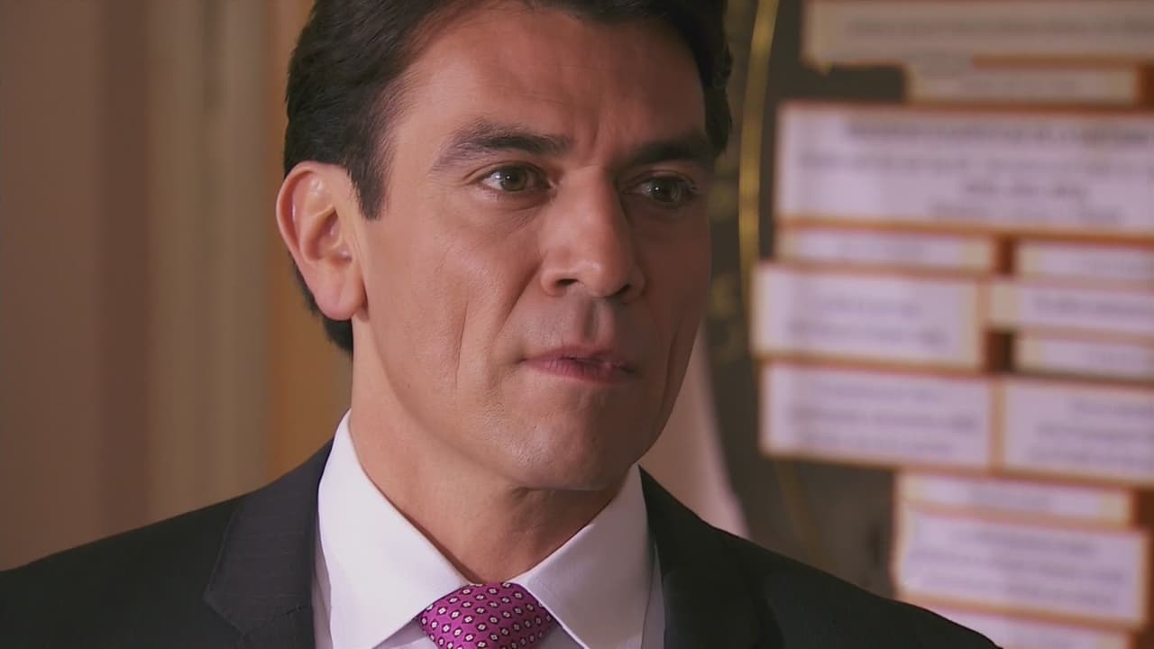 Sin embargo ahora que ha vuelto a tener contacto con Julia, ha descubierto que su amor por ella sigue vivo.