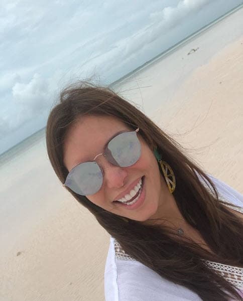 Esta sonrisa que tiene Giselle Blondet se debe a que se encuentra en la Isla Harbour en las Bahamas disfrutando del sol, la arena y el mar.