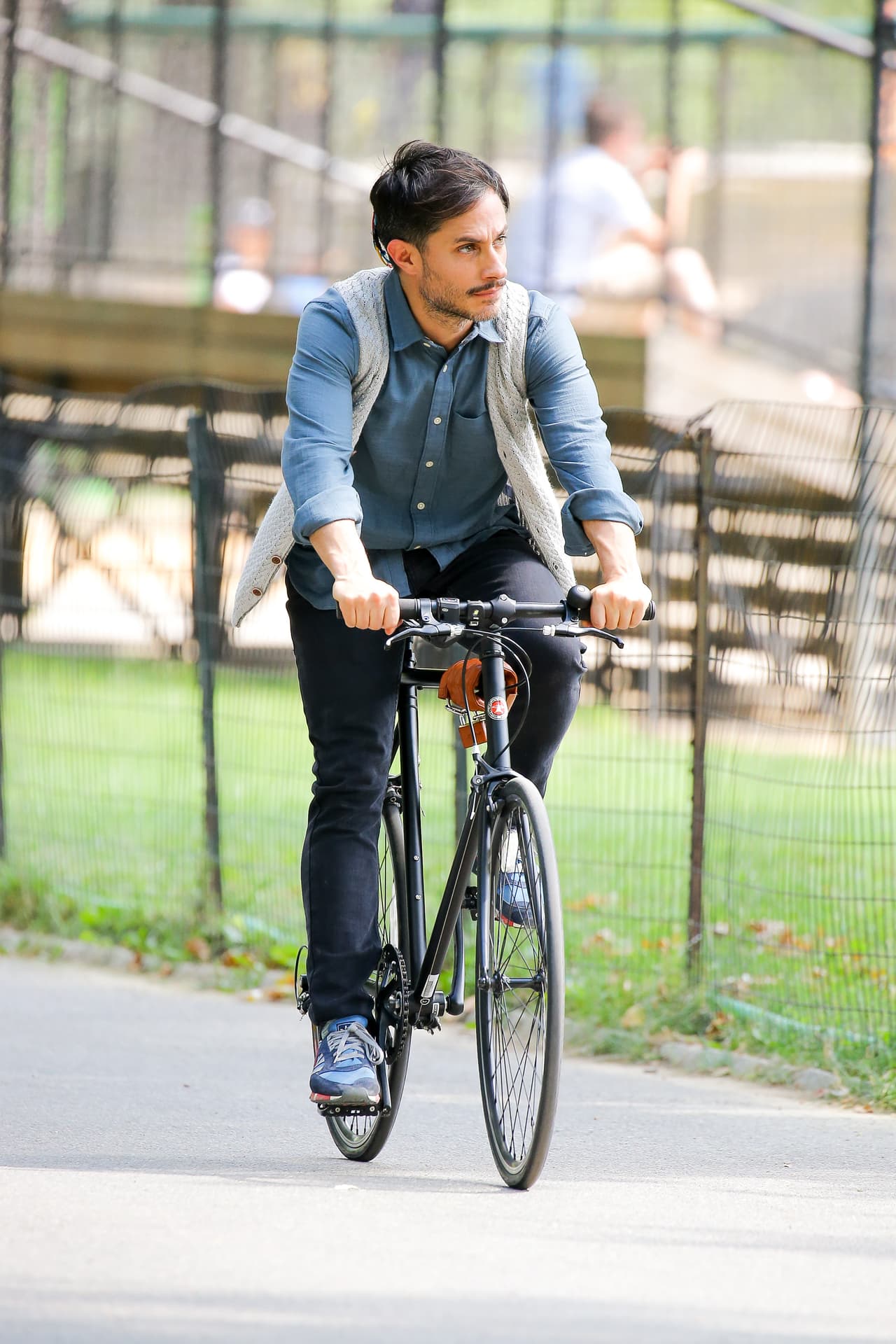 Aprovechando la grabación de su programa, el mexicano se divierte con sus pequeñines.