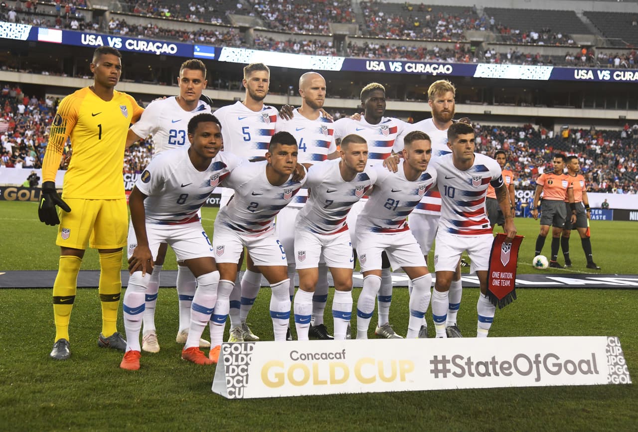 Estados Unidos formó con: Zack Steffen; Tim Ream, Walker Zimmerman, Aaron Long, Nick Lima; Michael Bradley, Paul Arriola, Christian Pulisic, Weston McKennie; Tyler Boyd y Gyasi Zardes.