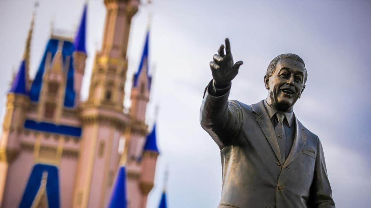 Gobernador DeSantis toma control del distrito autónomo de Walt Disney World