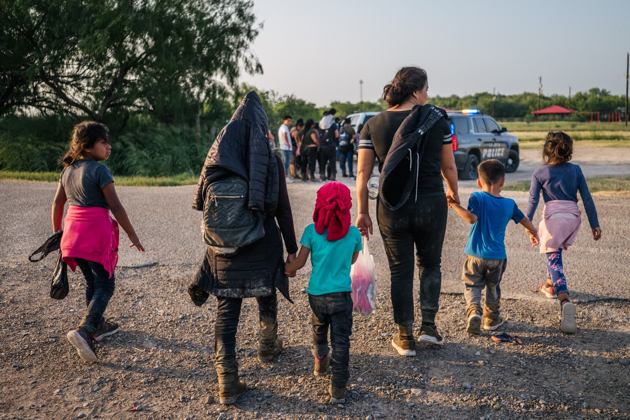 Asistencia Nacional/Informes de ICE a través de United We Dream: Puede contactar a United We Dream al 1 (844) 363-1423. La organización ofrece ayuda para la comunidad inmigrante sobre qué hacer si tiene un encuentro con inmigración y también está documentando lugares con posibles acciones de ICE.