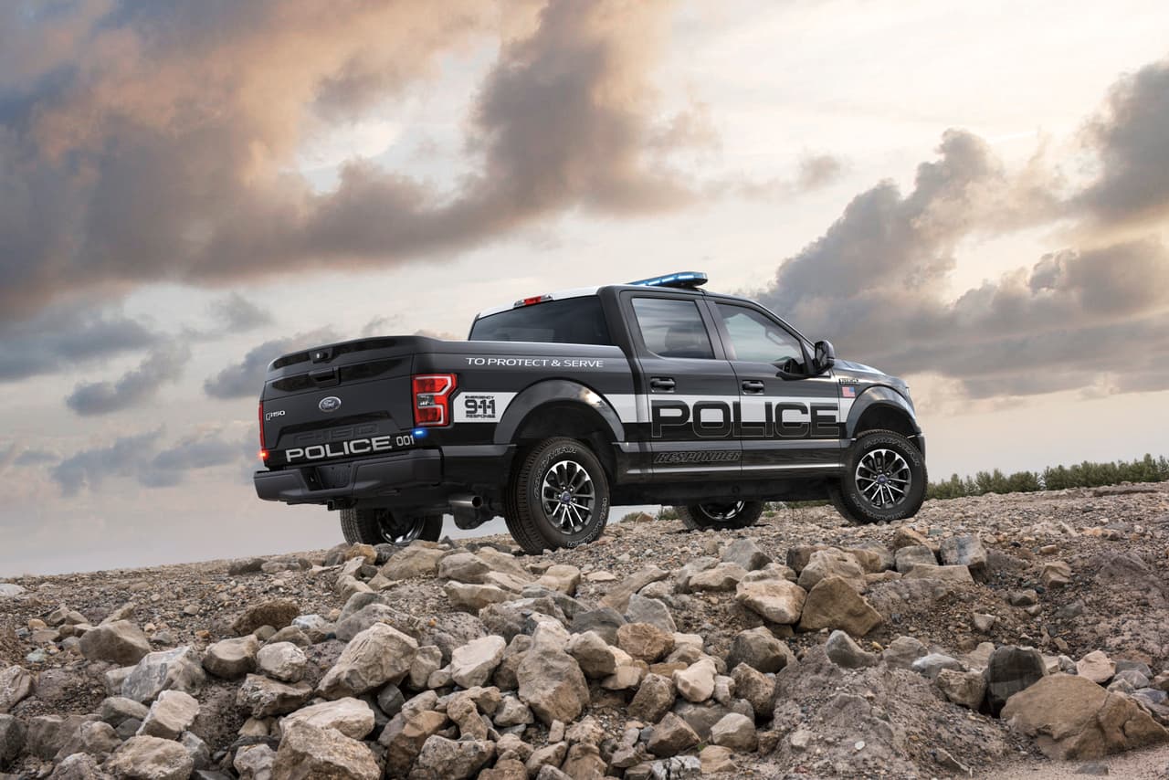 <b>3. La Ford F-150 Police Responder es más potente que el auto promedio</b>:
<br>
<br>Si bien tendrá problemas en alcanzar a un Lamborghini Aventador, con los 365 caballos de fuerza que le proporciona su V6 EcoBoost bi-turbo de 3.5 litros de desplazamiento será capaz de alcanzar a la gran mayoría de los autos modernos. Además su estructura de aluminio de grado militar la hace más liviana de lo que te imaginas.
