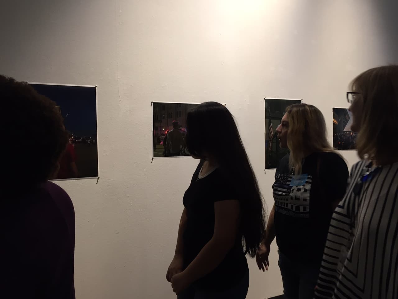 En la galeria se incluyeron imágenes de la emboscada contra la policía.