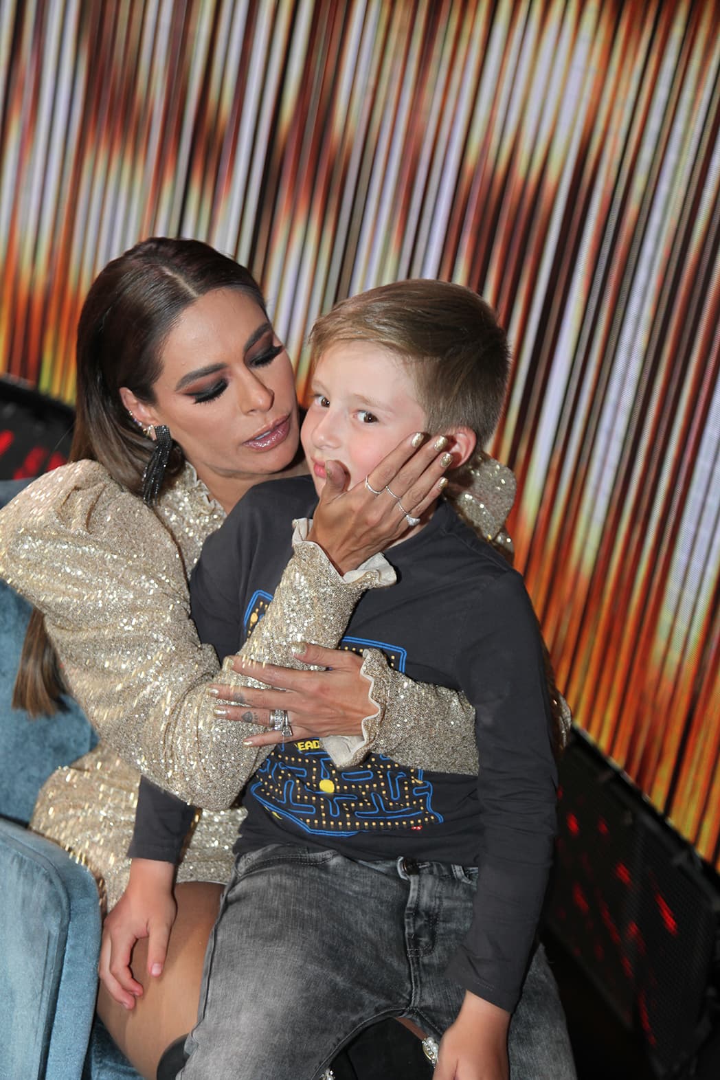 Gali confesó que es bastante probable que la coquetería de Mateo haya sido resultado de la herencia: "Qué raro, si 
<b><a href="https://www.univision.com/shows/pequenos-gigantes/estos-han-sido-los-amores-de-galilea-montijo-fotos">su mamá casi no tuvo novios</a></b>", bromeó.