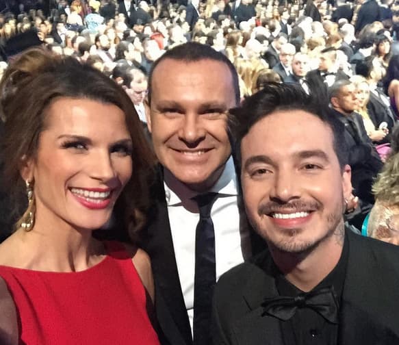Alan Tacher: "@latingrammys 2015 con la mejor apertura de la noche @jbalvin Te esperamos muy pronto en @despiertaamericatv". (Noviembre 20, 2015)