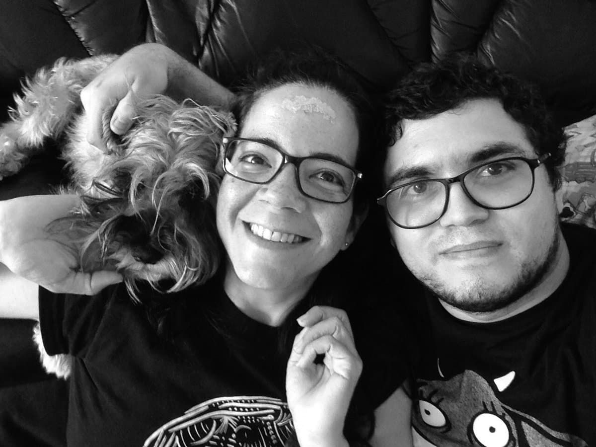 Soto explicó a los medios que ambos se han especializado en la comunicación en redes sociales y los derechos de los usuarios a estar informados, y que juntos han denunciado y llevado registro de la censura del gobierno venezolano en Internet. Esta fotografía de pareja fue publicada por Soto en sus redes sociales.