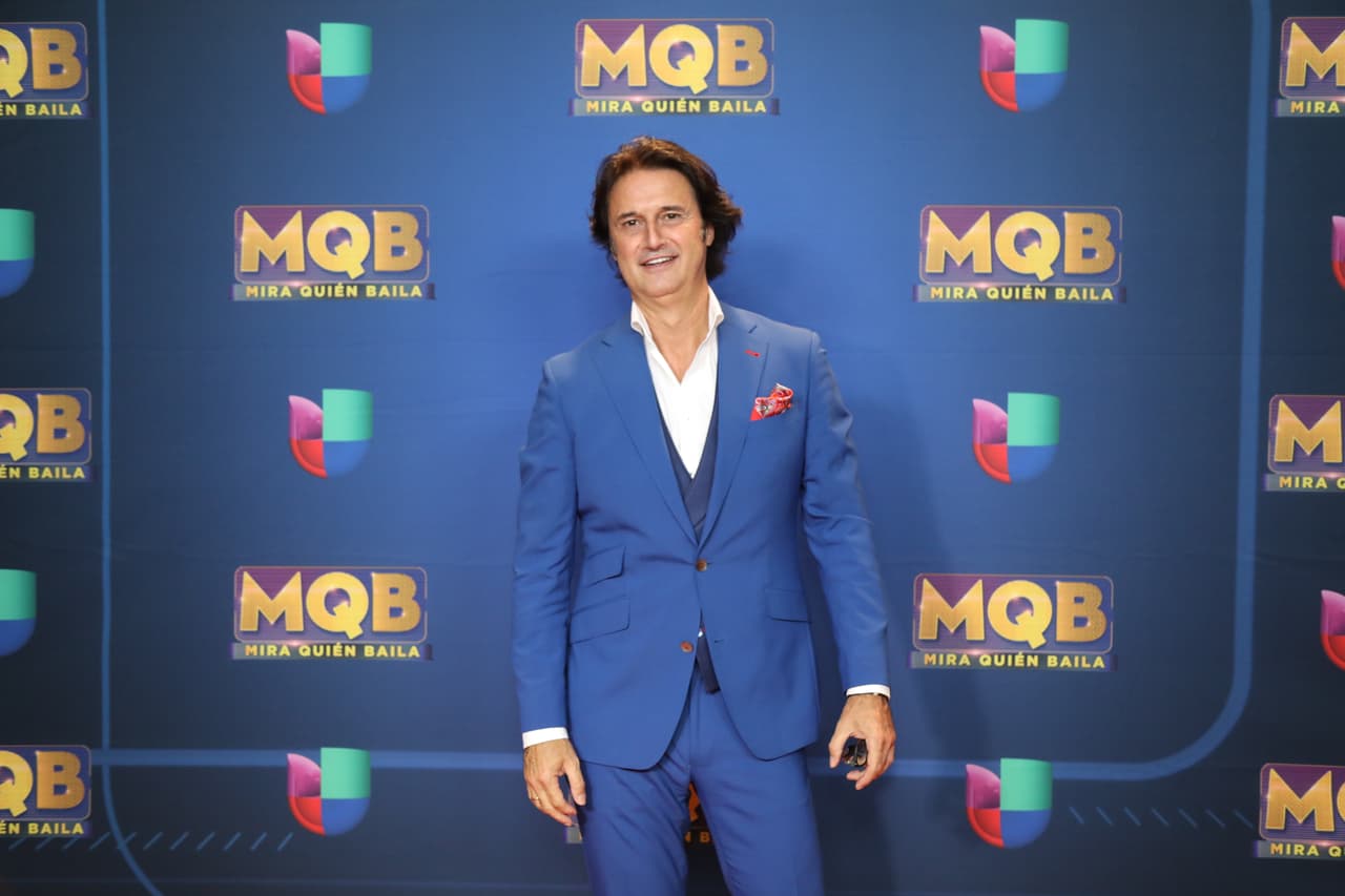 El juez Javier 'Poty' Castillo llegó con un traje azul rey a la cena.