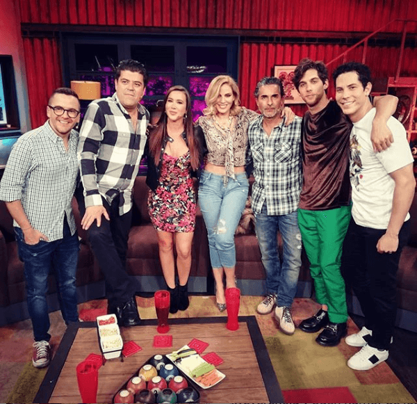 Garza comentó a la revista 
<b><a href="https://www.tvynovelas.com/mx/en-exclusiva-/mauricio-garza-burro-hablar-dejo/" target="_blank">TV y Novelas</a></b> que fue durante su participación en el programa 
<b><a href="https://www.unicable.tv/programas/miembros-al-aire" target="_blank">'Miembros al aire'</a></b> cuando decidió tomar distancia de Van Rankin. En la imagen aparece el elenco del show, que en México se transmite por la señal de Unicable de Televisa.