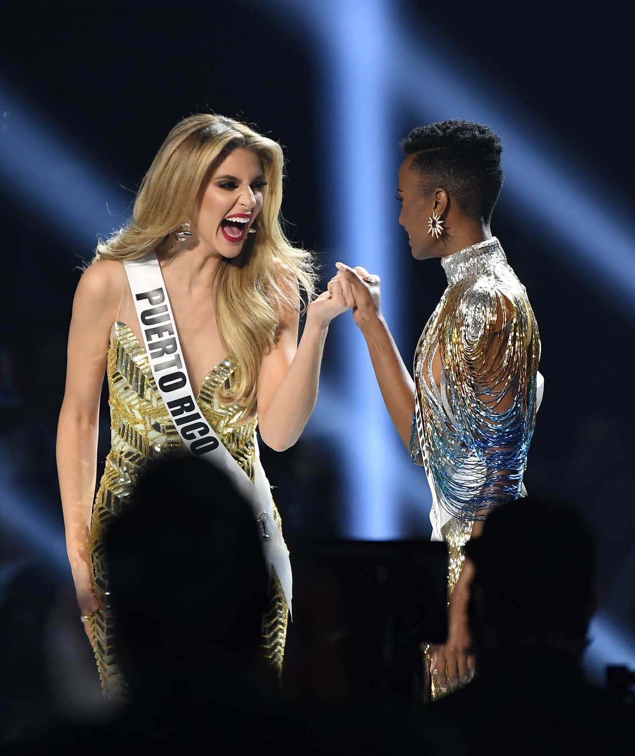 Zozibini Tunzi ganó la tercera corona de Miss Universo para Sudáfrica, que ya había triunfado en 2017 con Demi-Leigh Nel-Peters, y en 1978 con Margaret Gardiner, reseñó EFE.