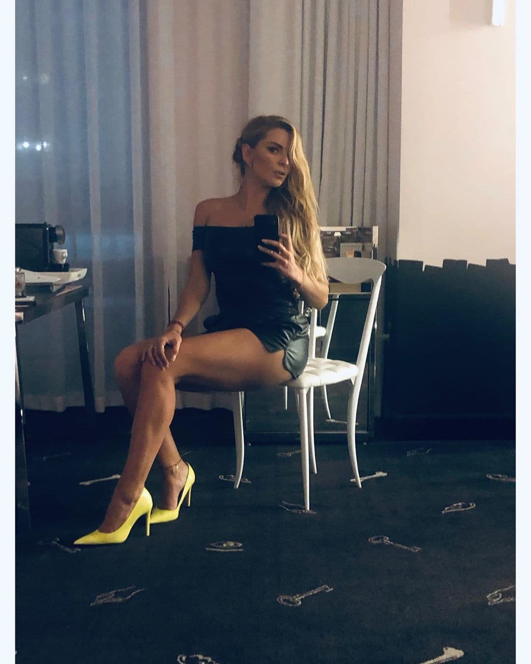 "Cuando llegue el momento no digo que no. ¿Están apresurados de que tenga novio? No verdad. Estoy feliz", indicó dirigiéndose a la prensa.