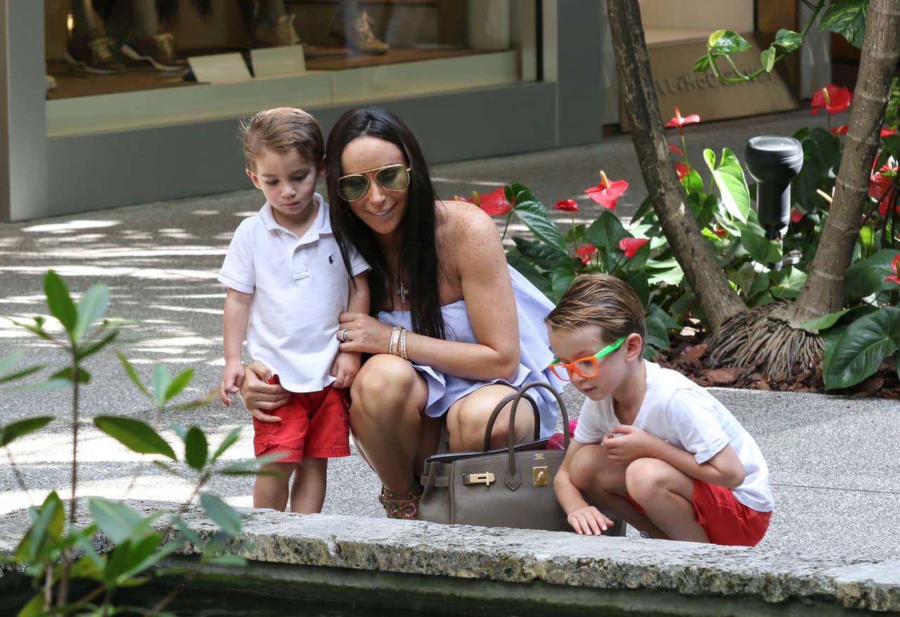 La presentadora hizo varias confesiones en una dinámica con la revista
<a href="https://www.quien.com/espectaculos/2020/04/10/ines-gomez-mont-revelo-a-quien-algunas-intimidades-incluyendo-sus-cirugias" target="_blank">Quién</a>, en donde salieron varios temas a relucir, entre ellos la
<b>maternidad.</b>
<br>