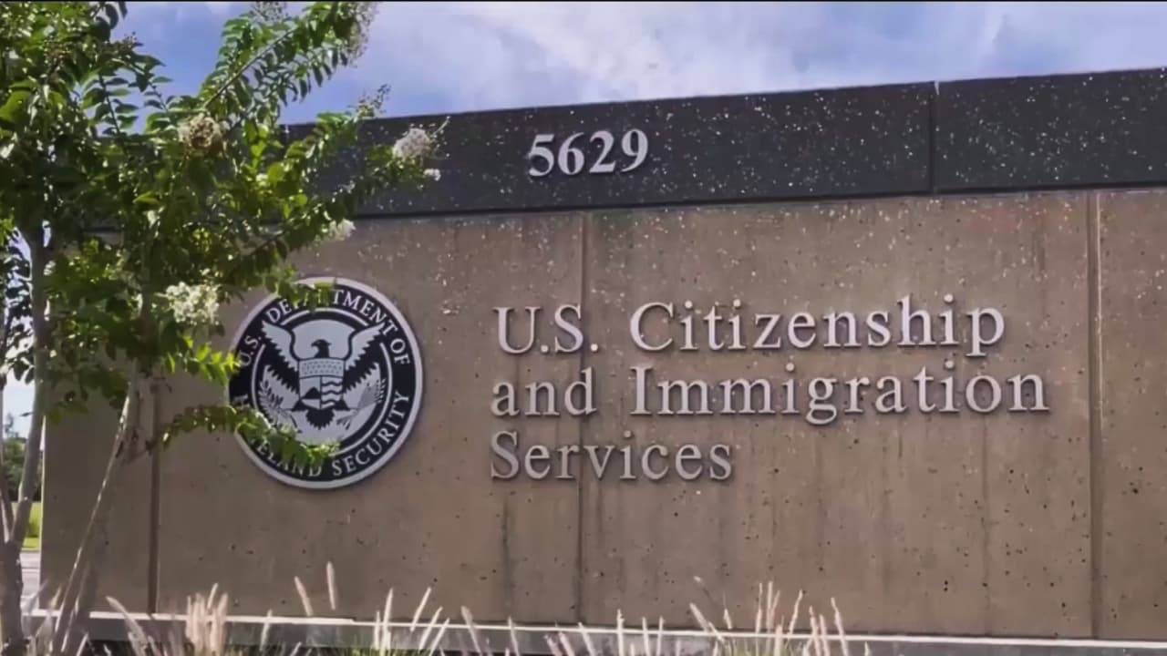 Vence el TPS para salvadoreños en medio de la incertidumbre; algunos buscan alternativas para quedarse en EEUU