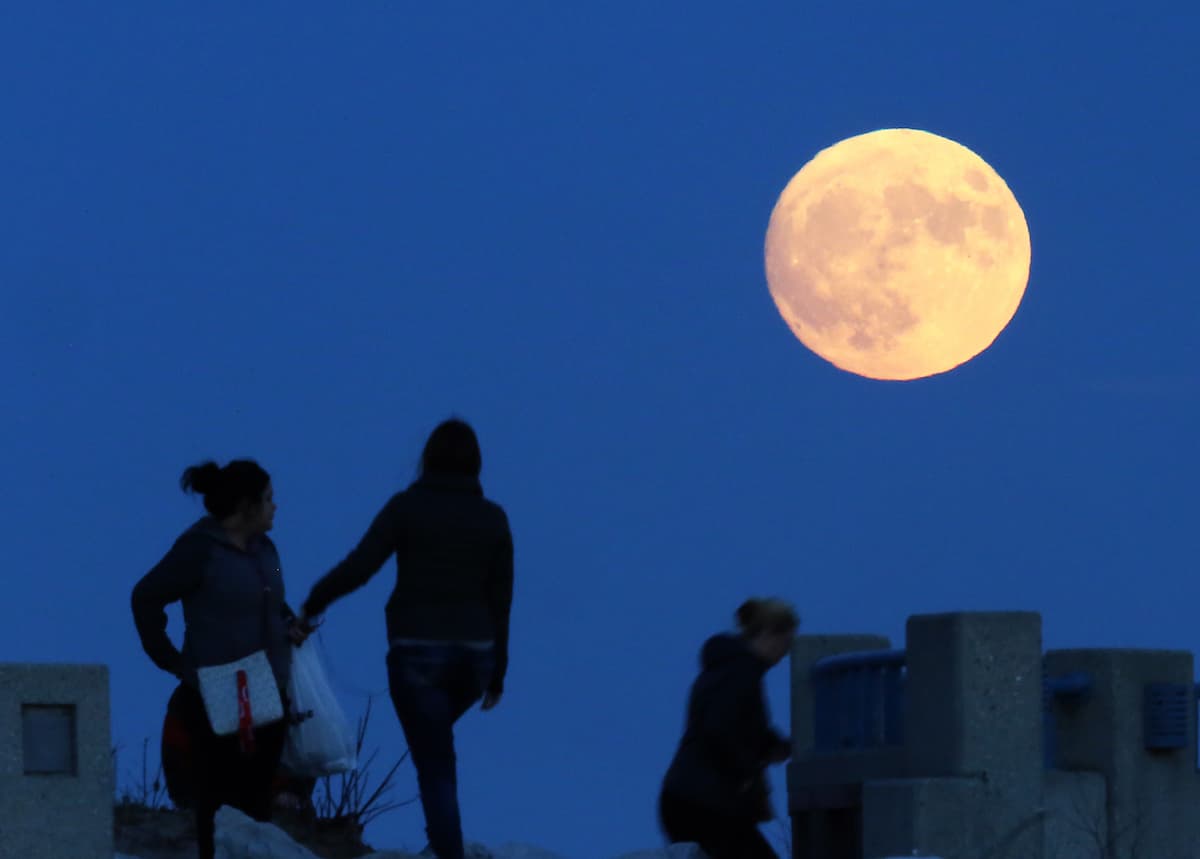 Divisando la superluna en Wisconsin