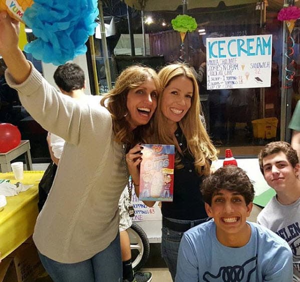 También de algunas actividades escolares, de las cuales la Flaca ha estado al pendiente a pesar de su apretada agenda laboral.