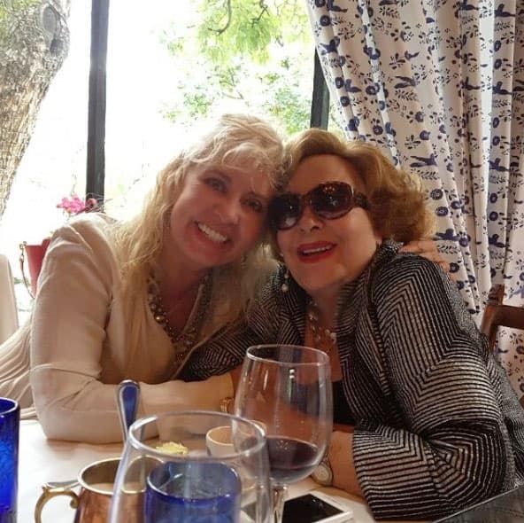 <b><a href="http://www.univision.com/temas/carla-estrada">Carla</a></b> se ha reunido en varias ocasiones con la diva del cine mexicano para construir la historia, además 
<b><a href="http://www.univision.com/temas/silvia-pinal">Silvia</a></b> ha estado muy al pendiente del elenco.