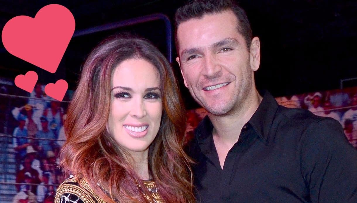 Se trata de ser menos celosa con él. 
<br>