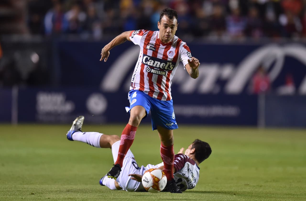 Y nada parecía salirle bien a los visitantes. El ambiente hostil los perjudicaba y los potosinos cobraban más y más confianza, generaban sensaciones de peligro y de ampliar el margen.