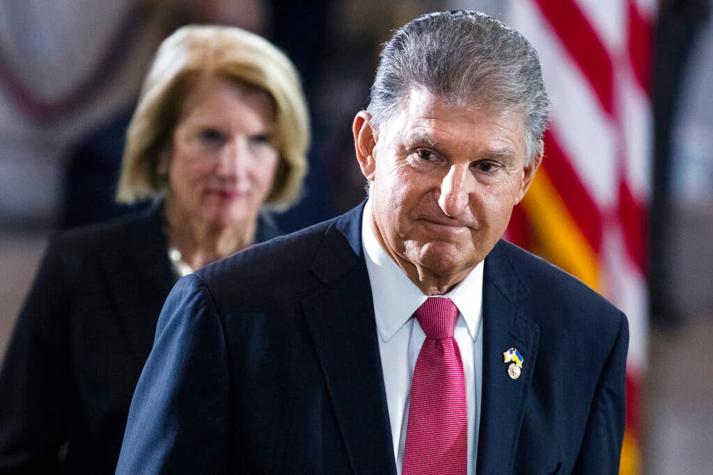 Manchin vuelve a ponerle freno a los planes de Biden para luchar contra el cambio climático