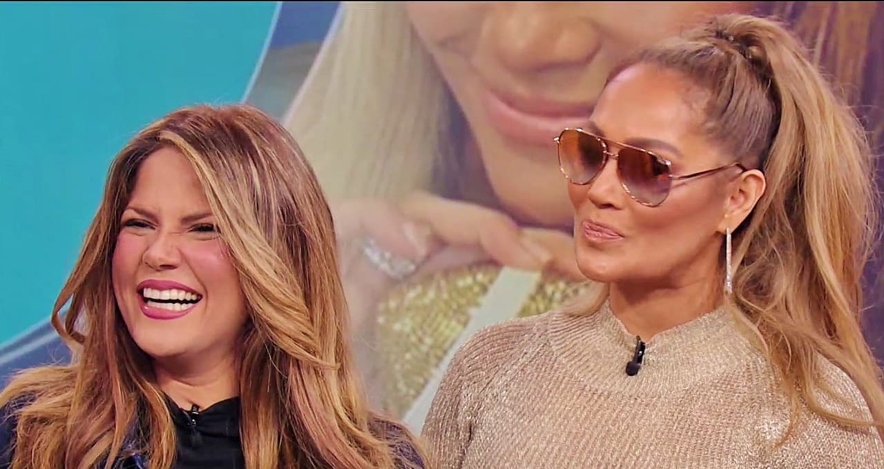 Connie y Rebeca sañalaron en entrevista que disfrutan transmitir la esencia de las cantantes y que para ellas sería un sueño volver a reunirse con las estrellas del pop.