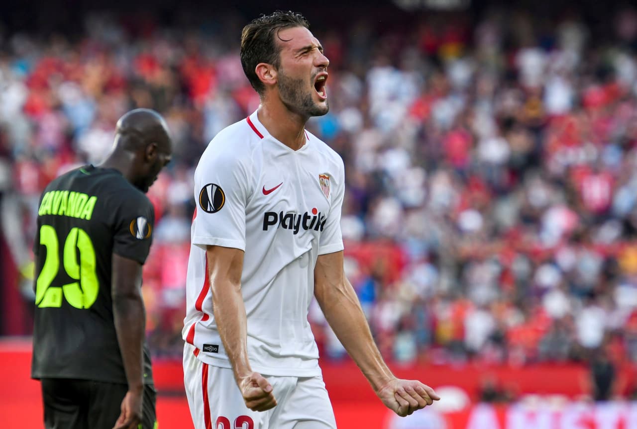 <i>El Mudo</i> gritó emocionado un golazo luego de un remate muy fuerte que golpeó en la parte interna y superior del vertical derecho de la portería de Ochoa, impotente para deternerlo.