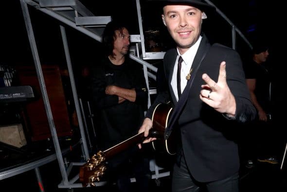 Una vez bajaban del escenario y durante la alfombra verde, se dieron la tarea de abrazarse, tomarse una que otra selfie y echarse uno que otro cuentito. ¡Y lo captamos todo!