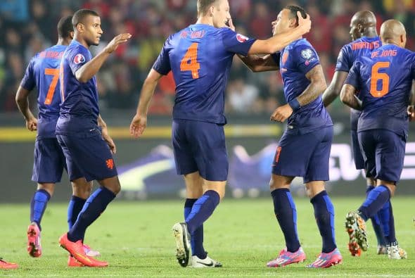 El viernes continúa la actividad de los partidos clasificatorios hacia la Eurocopa 2016 con el Holanda vs. Kazajastán que pone en acción el Grupo A.