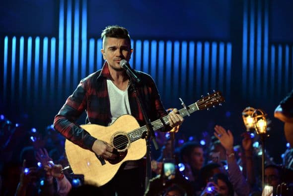 'Una flor' fue el tema musical que cautivó a los presentes, sobre todo a las damas que no dejaron de suspirar.