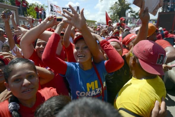 Los "grandes empresarios están aportando mucho dinero a su campaña" a nivel nacional, y desde el exterior lo hacen "banqueros prófugos" y "mafias de lavado de dinero del narcotráfico", declaró Chávez.