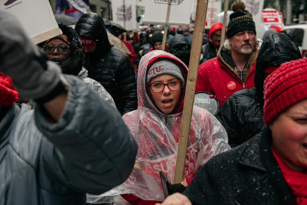 Aprueban contrato para maestros y personal de las Escuelas Públicas de Chicago