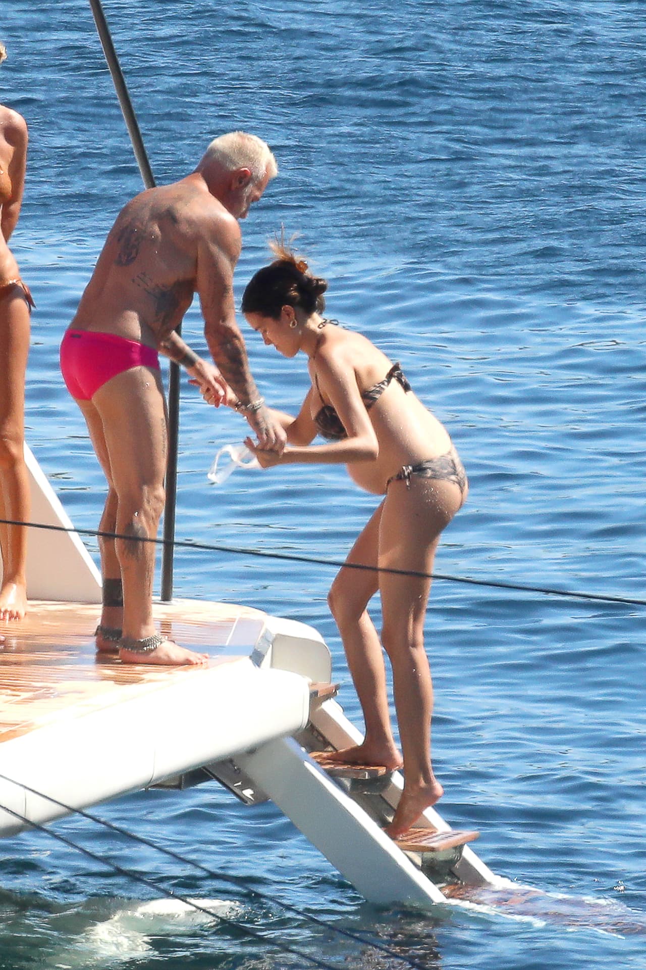 La disyuntiva es saber si viajarán a EEUU para que la modelo dé a luz. 
<br>