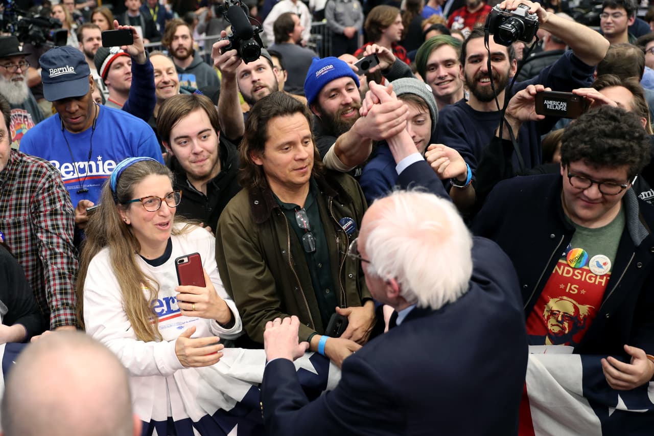 Sanders reclamó la victoria en la primera primaria de la nación en New Hampshire.