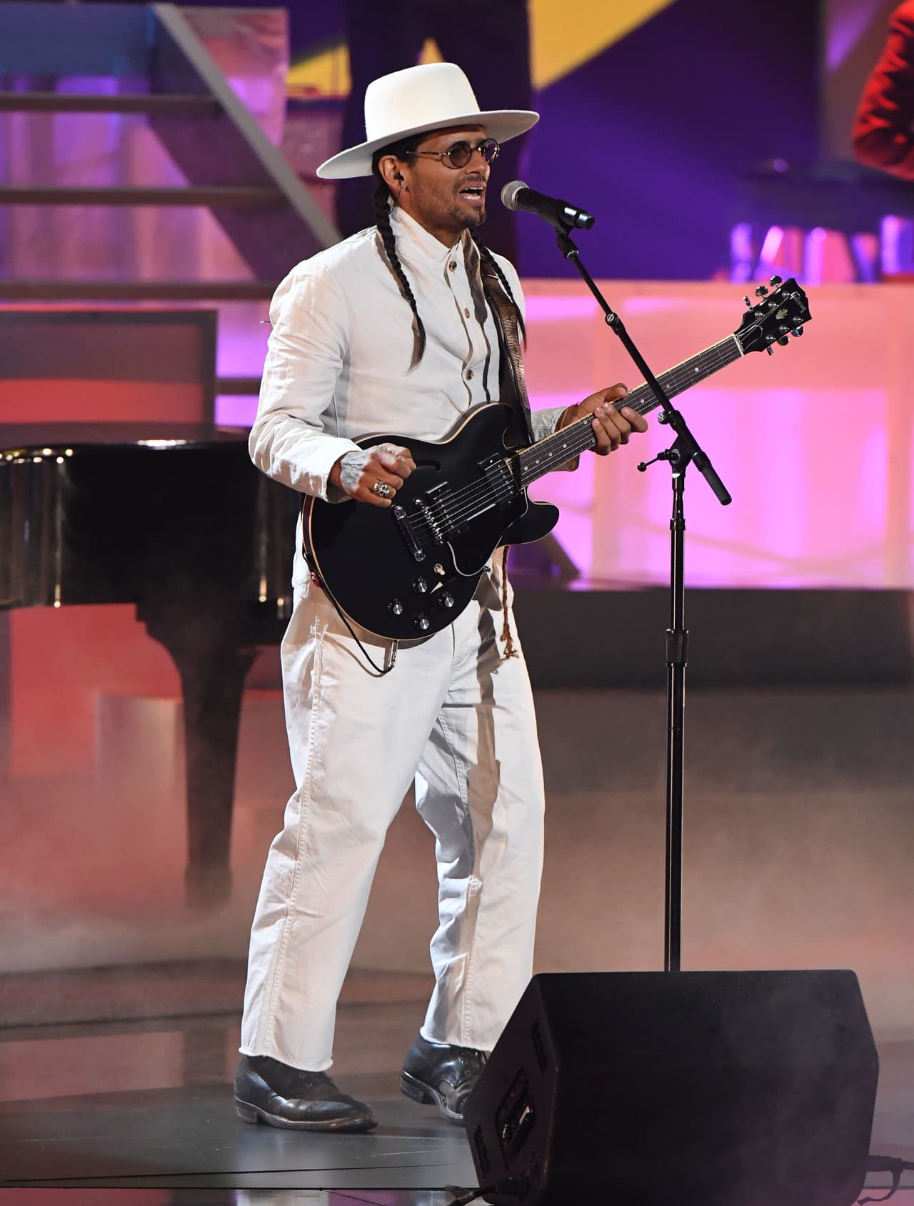 El rock no podía dejar de estar presente en este homenaje y Draco Rosa apareció tras los primeros acordes de 'De música ligera', de Gustavo Cerati.