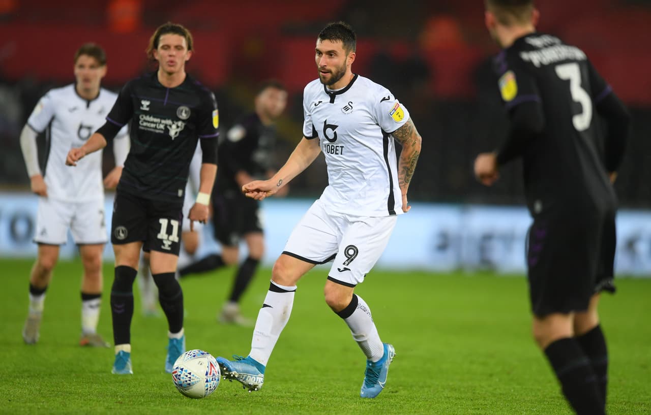 Borja Baston: el hijo está teniendo más fama y, como su padre, salió de la cantera del Atlético. Tras pasar por numerosos equipos en Segunda, recaló en el Eibar, donde anotó un buen puñado de goles que le valieron el traspaso a la Premier. Luego, jugó con menor suerte en Málaga y Alavés y ahora está de vuelta en Inglaterra.