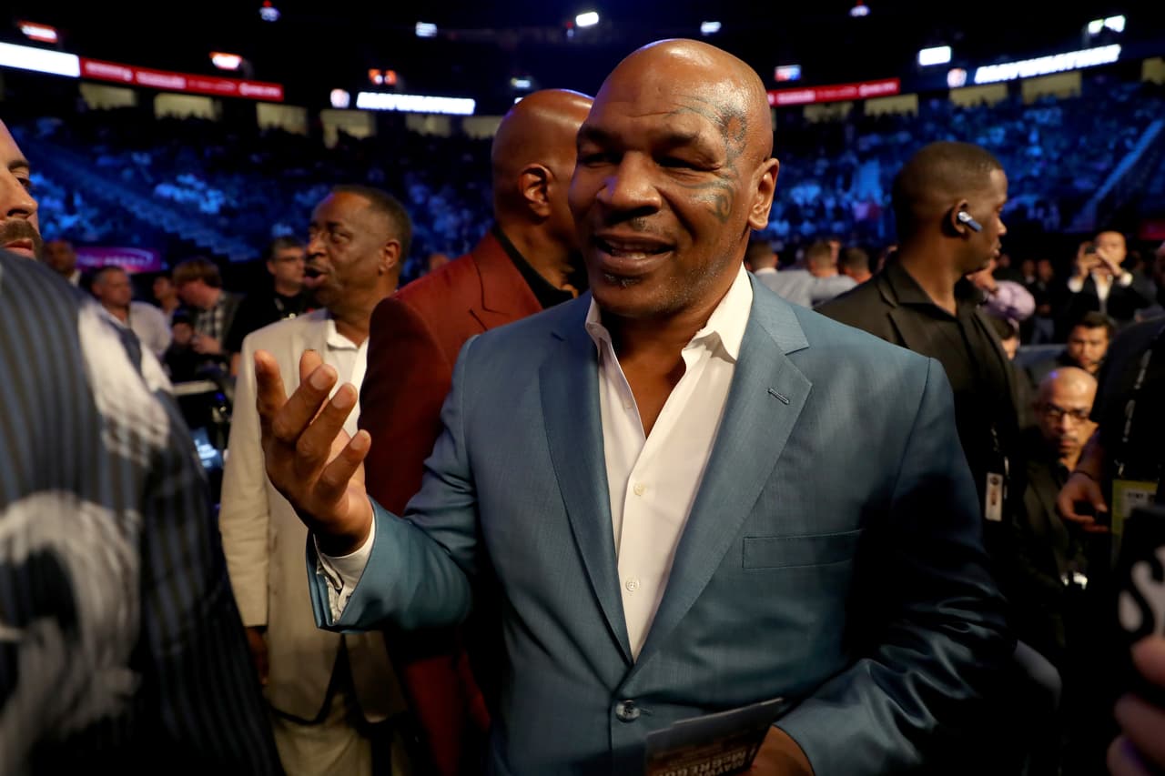 <b>Mike Tyson</b>: el famoso boxeador en 2003 tenía una deuda de 27 millones de dólares, a pesar de haber sumado ganancias de 300 millones de dólares a través de su carrera. 
<br>