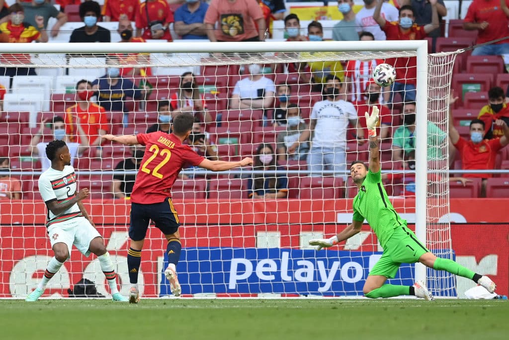 España no logra definir el partido con goles y se quedan cerca de perder como locales frente a Portugal.