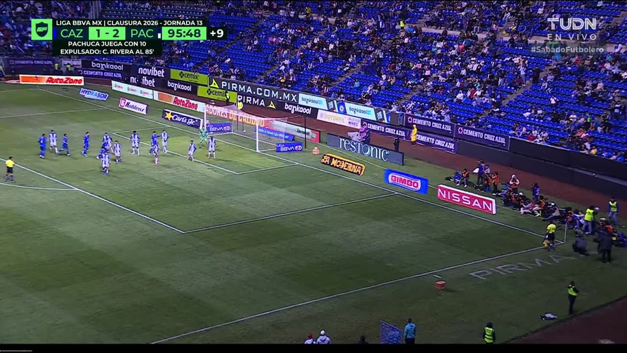 ¡TIRO ATAJADO! disparo por Nicolás Ibáñez.