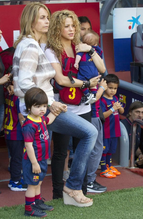 Hace un par de meses, Shakira viendo un partido de Piqué.