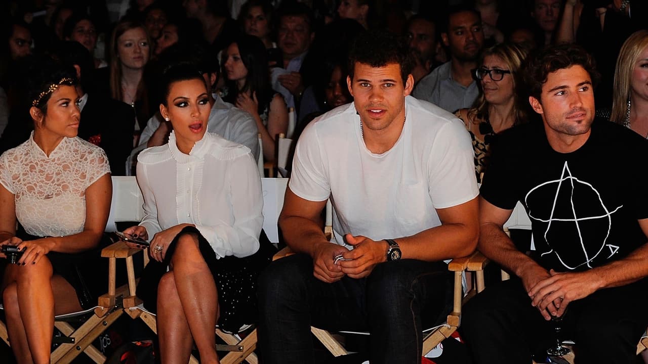 El matrimonio entre Kardashian y Humphries duró solo 72 días, pero el divorcio fue largo y muy peleado. Entre los bienes en disputa se encontraba el Ferrari. El único problema es que como reporta
<b><a href="https://pagesix.com/2018/09/12/jho-low-reportedly-gave-kim-k-and-kris-humphries-a-325k-ferrari/" target="_blank">Page Six</a></b>, Kim Kardashian
<b>negó haber recibido el vehículo</b>, mientras que los abogados de Humphries alegan que Kardashian recibió el vehículo personalmente y lo ha usado como su vehículo personal desde entonces.