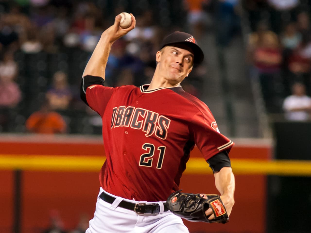 Zack Greinke ocupa la segunda posición. El diestro de Arizona recibirá 34 millones redondos por sus servicios.