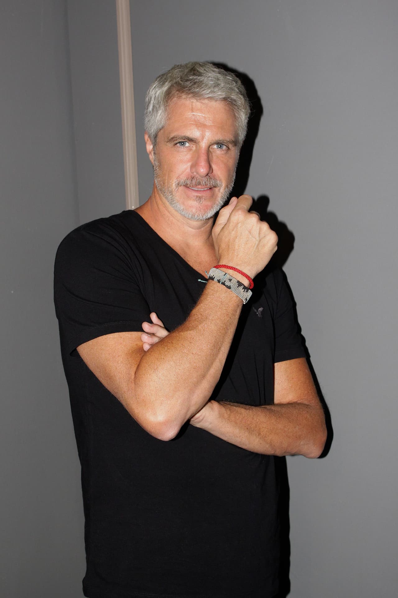 Lisardo nació en 1970 en Valencia, España. En el programa ‘El minuto que cambió mi vida’ contó que llegó a México para hacer un casting para la obra de teatro ‘Los Miserables’, a principios de los 2000, y en ese momento se enamoró del país.