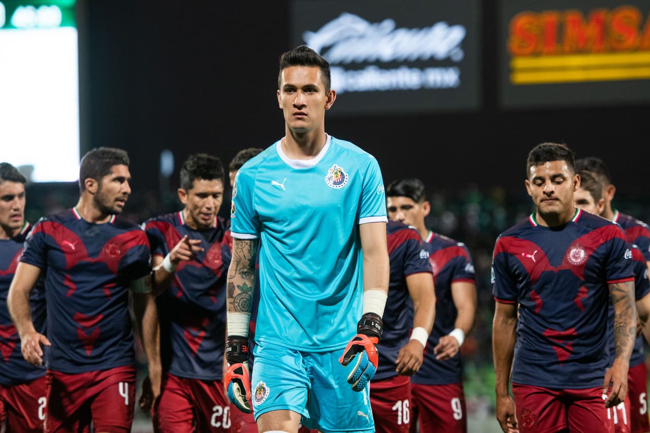 Portero: Raúl Gudiño (Chivas)