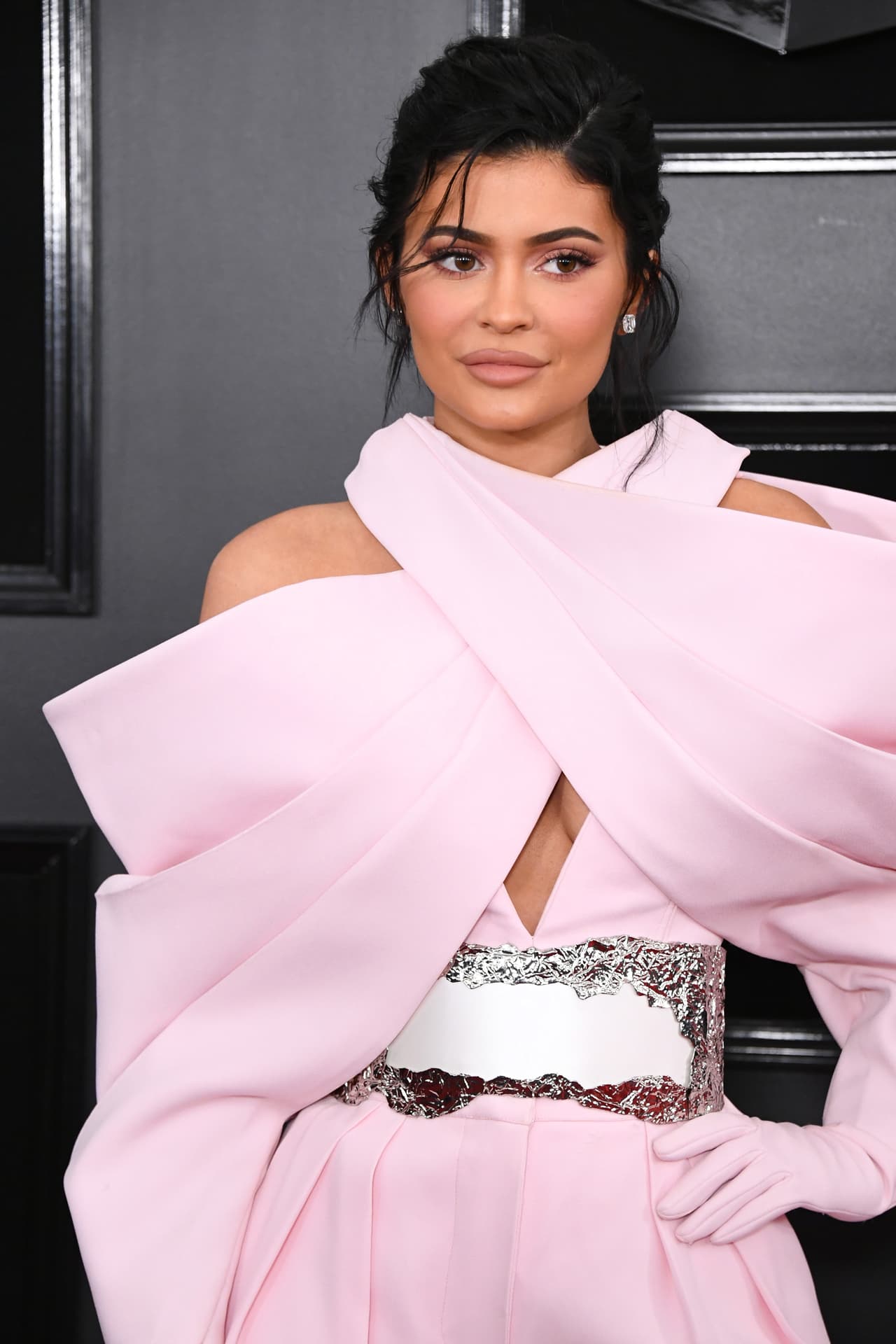 A la 
<b><a href="https://www.univision.com/famosos/kylie-jenner-hace-historia-supera-al-creador-de-facebook-como-la-multimillonaria-mas-joven-fotos">multimillonaria Kylie Jenner</a></b>, la más pequeña del clan Kardashian Jenner, no se le conoce por ser la más simpática y sonriente de su mediática familia.