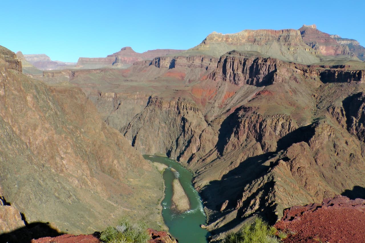 Al fondo puede sentirse como un horno dependiendo del momento del año y la intensidad del sol.